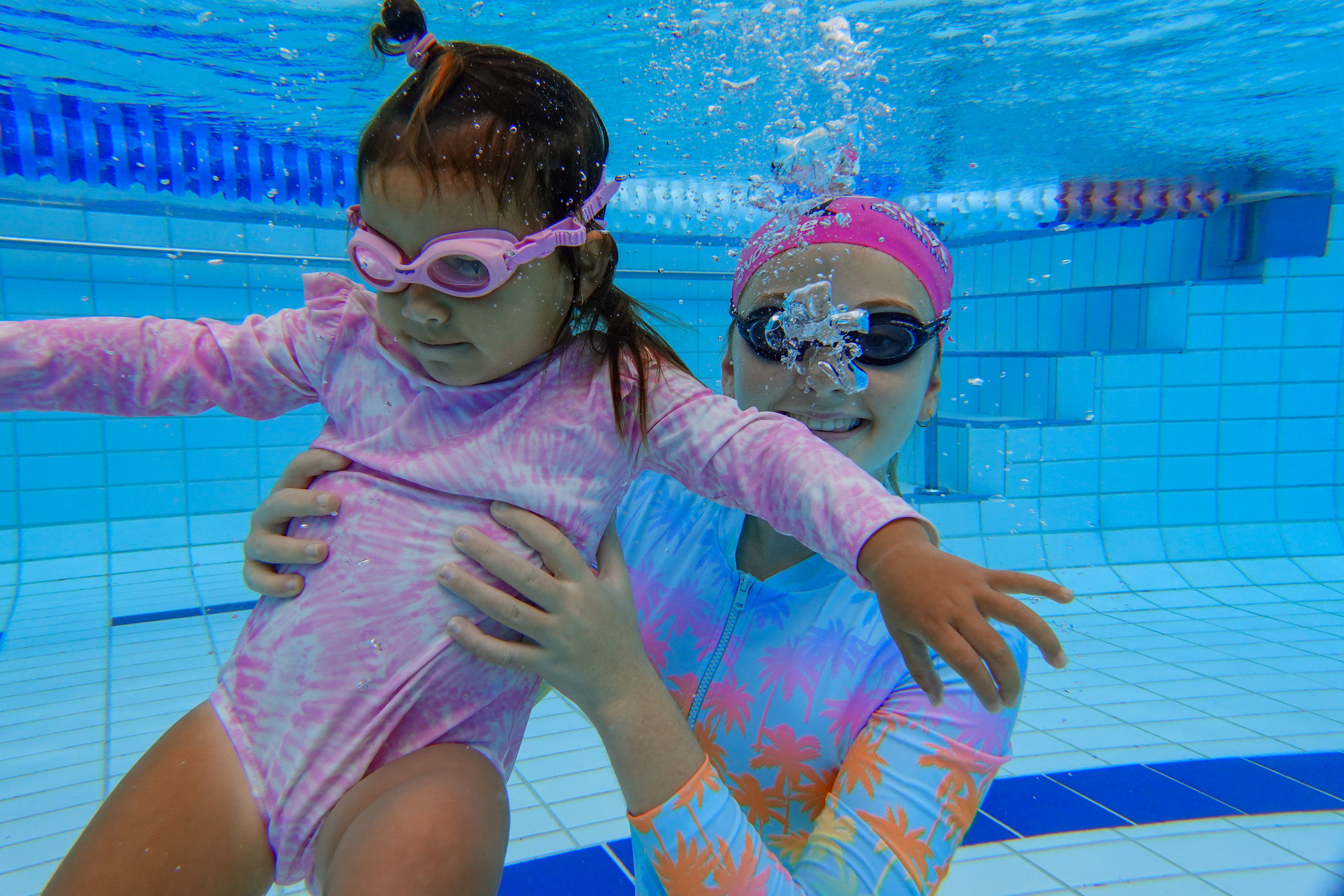Teach Your Baby to Swim: From First Bath to Swimming Lessons